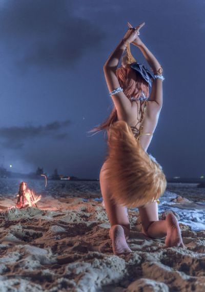 欧美明星牛仔衣街拍_免费高清观看