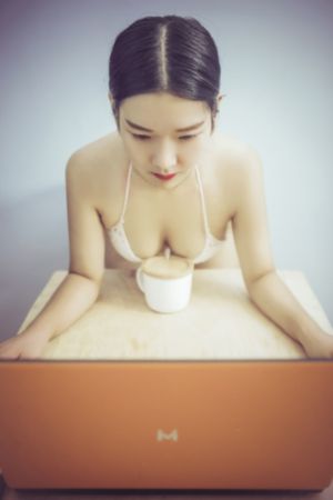 欧美女孩的姓_国产剧在线观看视频